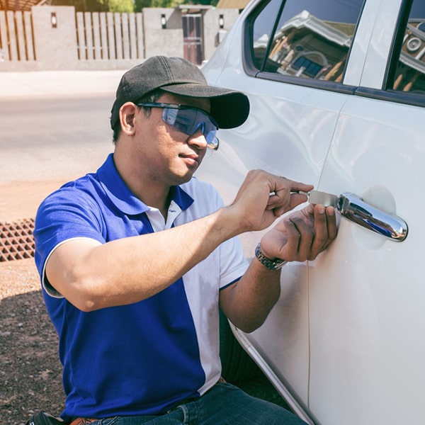 cerrajería de autos cuenta con la tecnología necesaria para realizar el duplicado de llaves con chip